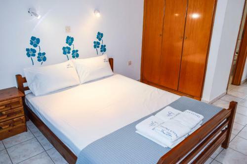 Pella Hotel - New