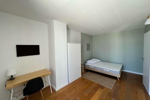 Large Apartment With Terrace Near Cit� Du Vin