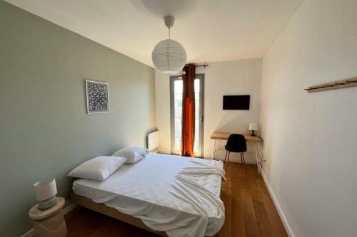 Large Apartment With Terrace Near Cit� Du Vin