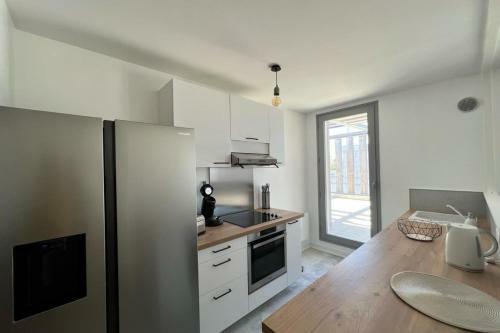 Large Apartment With Terrace Near Cit� Du Vin