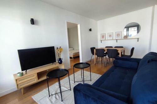 Large Apartment With Terrace Near Cit� Du Vin