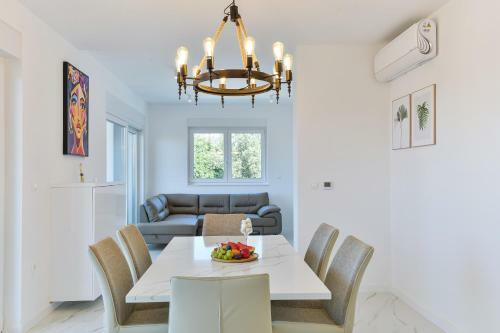 Apartamento Villa Div With Pool