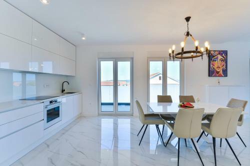 Apartamento Villa Div With Pool