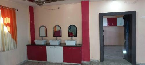 Spot On 91718 Hotel Krishna Garden