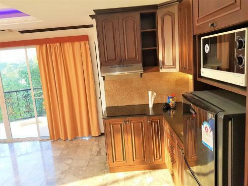 Apartamento Pratumnak 1 Bed Condo With Sea View