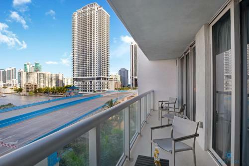 Spectacular Apartment Balcony Pool