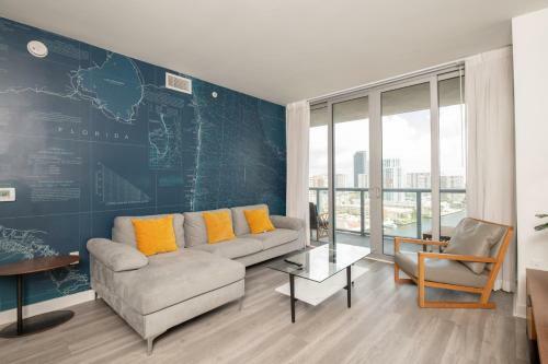 Beautiful Florida City View Balcony Gym Pool