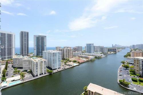 Pool Resor Modern Apartment 2 Br 2 Br Pool