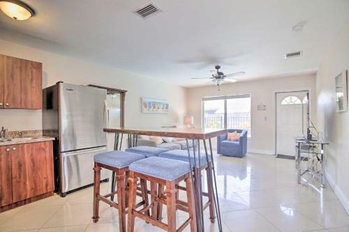 Apartamento Tropical Apt With Patio, Mins To The Beaches!