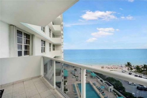Magnificent 2 Bedroom /2 Bath Beachfront With Beach View Condo Apartment