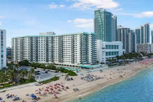 Magnificent 2 Bedroom /2 Bath Beachfront With Beach View Condo Apartment