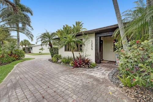 Professionally Decorated Luxury 3br & Private Pool