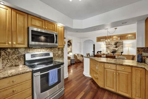 Professionally Decorated Luxury 3br & Private Pool