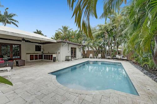 Professionally Decorated Luxury 3br & Private Pool