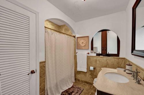 Professionally Decorated Luxury 3br & Private Pool