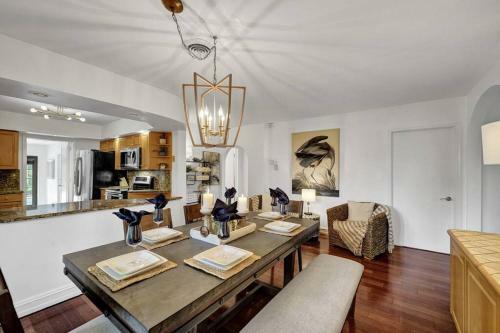 Professionally Decorated Luxury 3br & Private Pool