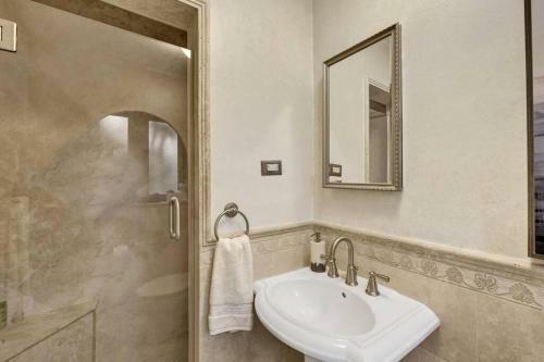 Professionally Decorated Luxury 3br & Private Pool