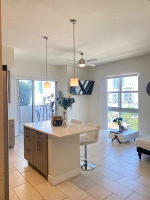 Apartamento Spacious Waterfront 2bed Apt. W With Stunning City View