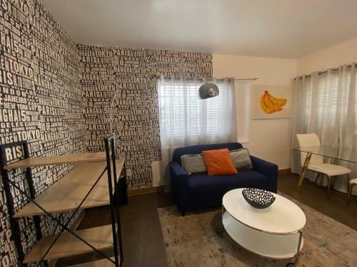 Charming Big Modern Apt 1/1 Garden Style Building 7020 #1