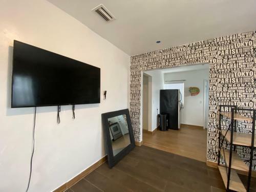 Charming Big Modern Apt 1/1 Garden Style Building 7020 #1