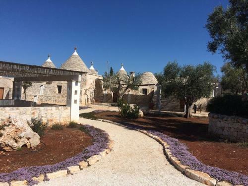 Villa Trullidamare A Ceglie Messapica, Con Piscina