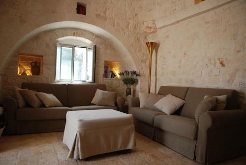 Villa Trullidamare A Ceglie Messapica, Con Piscina