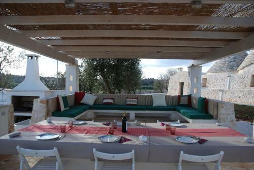 Villa Trullidamare A Ceglie Messapica, Con Piscina
