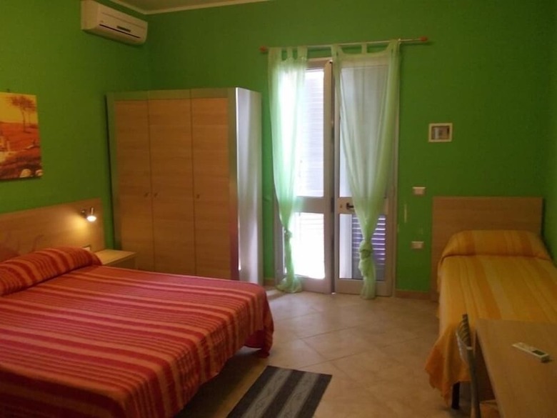 Saman� Bed