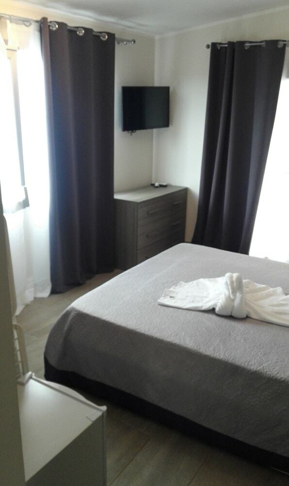 Saman� Bed