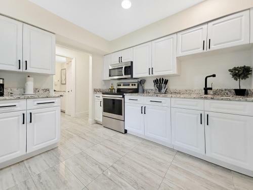 14 Guests Vacation Home With Guest Apartment