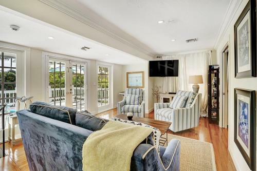 The Blue Pearl 2bd 2ba Private Pool And Garden