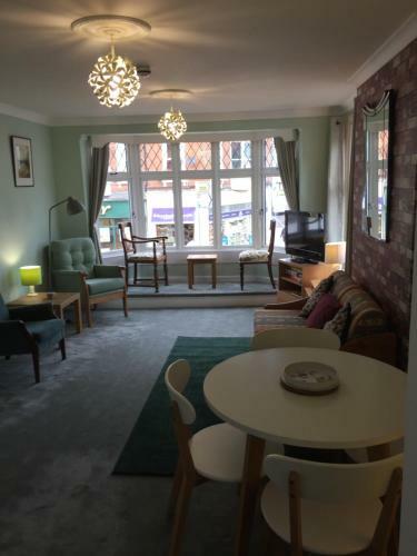 Modern 2 Bed Apartment In Central Exmouth