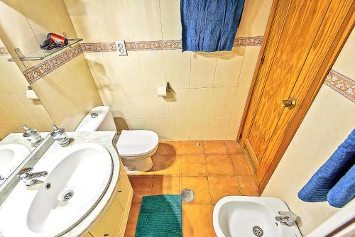 Ocean View Beach Apartment With Pool & Balconies