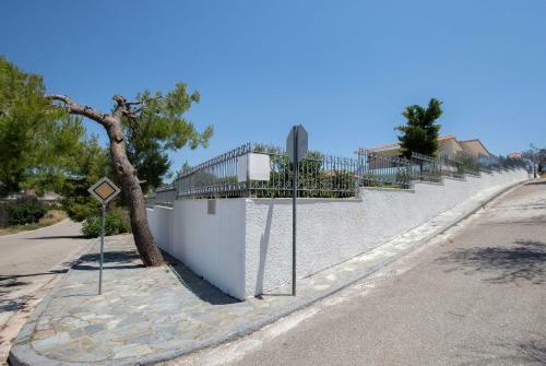 Villa With Private-heated S.pool-theologos By Ghh