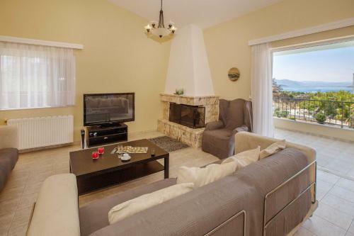 Villa With Private-heated S.pool-theologos By Ghh