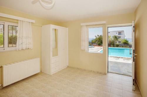 Villa With Private-heated S.pool-theologos By Ghh