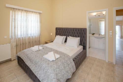 Villa With Private-heated S.pool-theologos By Ghh