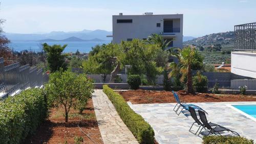 Villa With Private-heated S.pool-theologos By Ghh