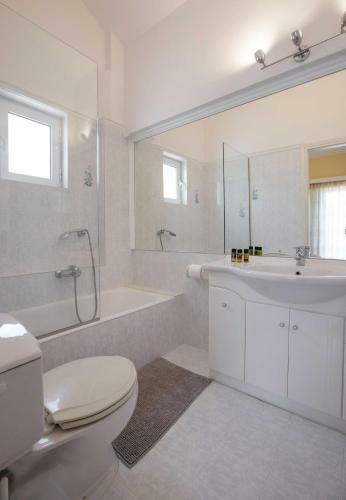 Villa With Private-heated S.pool-theologos By Ghh