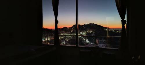Skyline View 3 Bedroom Private Apartment