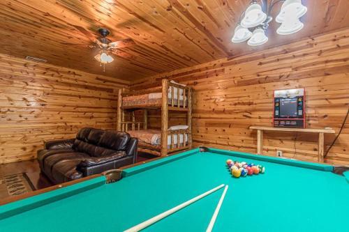 Villa Cozy Creekside Log Cabin W Firepit, Hot Tub, Wifi