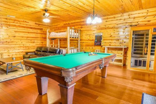 Villa Cozy Creekside Log Cabin W Firepit, Hot Tub, Wifi