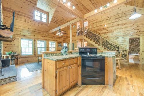 Villa Cozy Creekside Log Cabin W Firepit, Hot Tub, Wifi