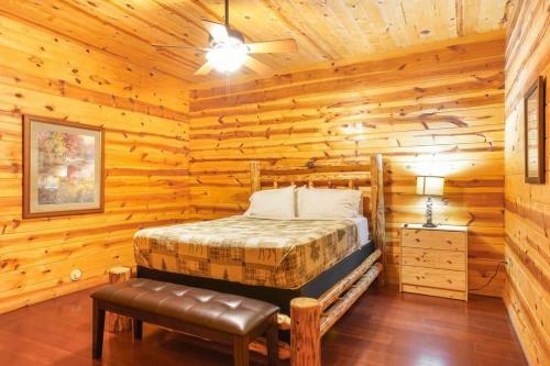Villa Cozy Creekside Log Cabin W Firepit, Hot Tub, Wifi