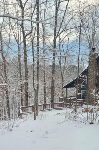 Villa Cozy Creekside Log Cabin W Firepit, Hot Tub, Wifi