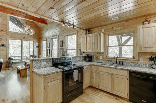 Villa Cabin Near Helen, Ga Hot Tub & Firepit