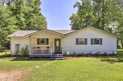 Lakefront Eatonton Escape With Bonus Guesthouse