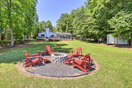 Lakefront Eatonton Escape With Bonus Guesthouse