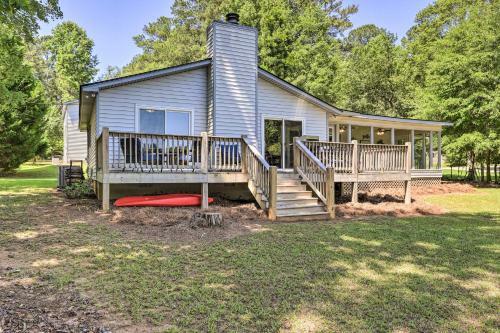 Lakefront Eatonton Escape With Bonus Guesthouse
