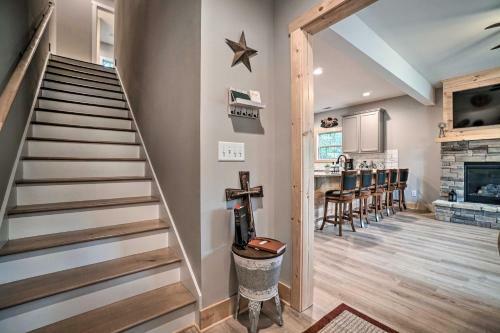 Stunning Helen Getaway With Private Hot Tub!